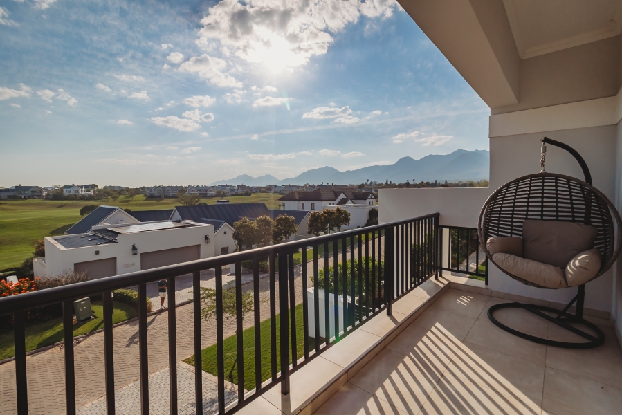 4 Bedroom Property for Sale in Kingswood Golf Estate Western Cape